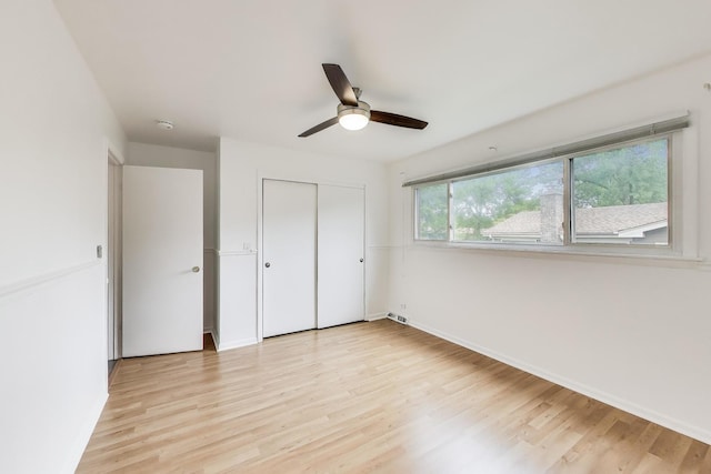 831 W Partridge Ln Unit 45, Mount Prospect, IL 60056 - unfurnished bedroom with light wood-style flooring, baseboards, a closet, and a ceiling fan
