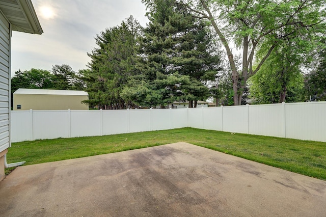 611 Marsha Ln, Rock Falls, IL 61071 - view of yard featuring a patio area