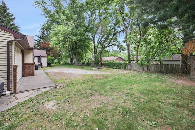 7308 W Lancaster Rd, Peoria, IL 61607 - view of yard with a patio area