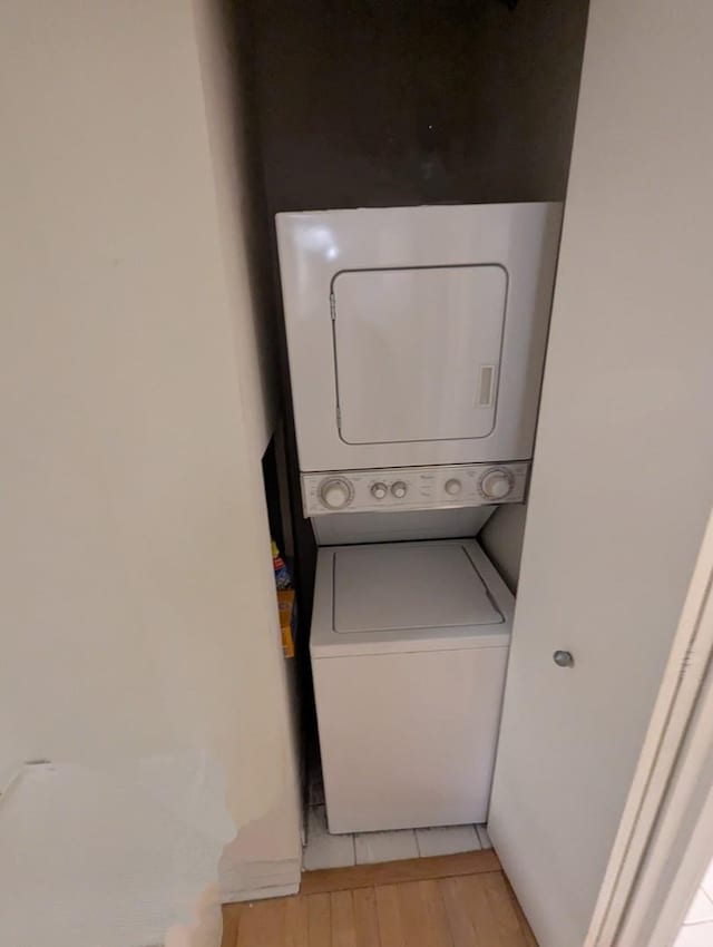 512 N Mcclurg Ct Unit 512, Chicago, IL 60611 - washroom with stacked washer and clothes dryer and light wood-type flooring