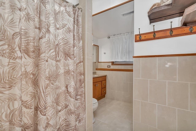 2111 Hastings Dr, Plainfield, IL 60586 - full bathroom featuring tile walls, vanity, toilet, curtained shower, and tile patterned flooring
