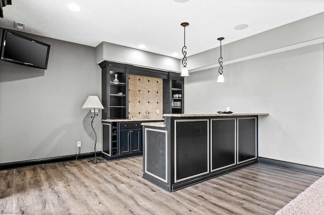 4 Emerald Crest Ct, Bloomington, IL 61705 - indoor wet bar featuring light wood-style flooring, recessed lighting, hanging light fixtures, and tasteful backsplash