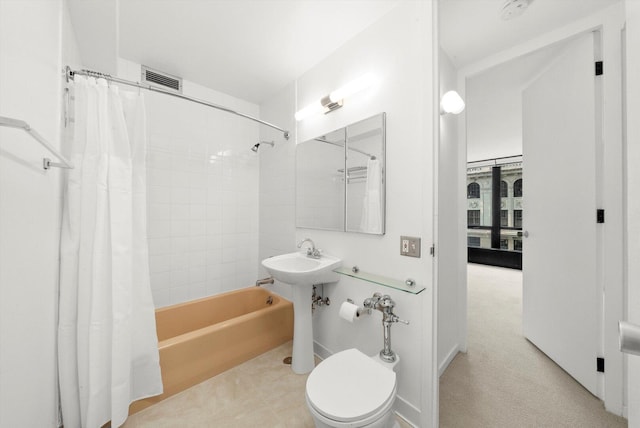 900 N Lake Shore Dr Unit 1104, Chicago, IL 60611 - bathroom featuring shower / bathtub combination with curtain, toilet, and a sink