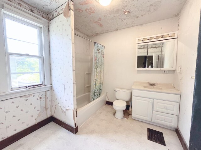 645 E Calhoun St, Woodstock, IL 60098 - full bathroom featuring shower / tub combo with curtain, vanity, and wallpapered walls