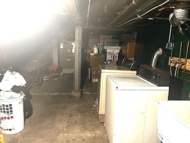 256 W 23rd Pl, Chicago, IL 60616 - below grade area with separate washer and dryer and a sink