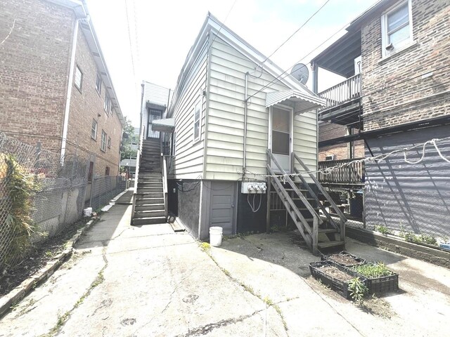 256 W 23rd Pl, Chicago, IL 60616 - rear view of property with stairs