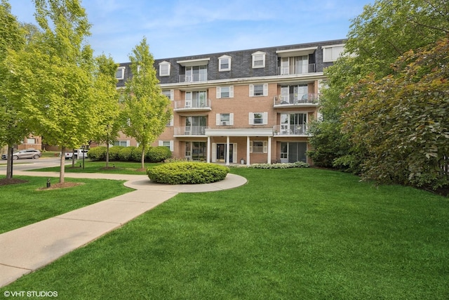 415 Wesley Ave Unit 45, Oak Park, IL 60302 - view of home's community featuring a yard