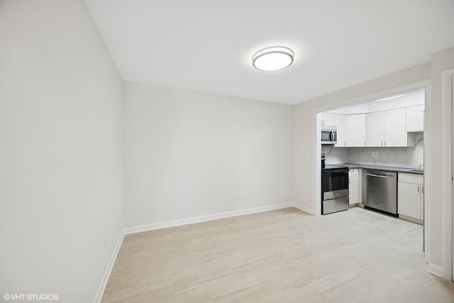 415 Wesley Ave Unit 45, Oak Park, IL 60302 - kitchen with stainless steel appliances, dark countertops, white cabinets, baseboards, and tasteful backsplash