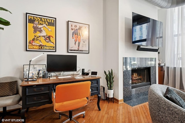 333 W Hubbard St Unit 708, Chicago, IL 60654 - office space with hardwood / wood-style floors and a premium fireplace