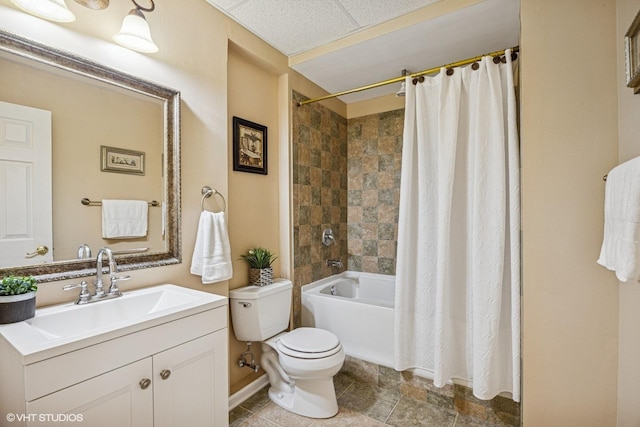 6 Valhalla Ct, Lake In The Hills, IL 60156 - bathroom with toilet, vanity, shower / bath combo, and baseboards