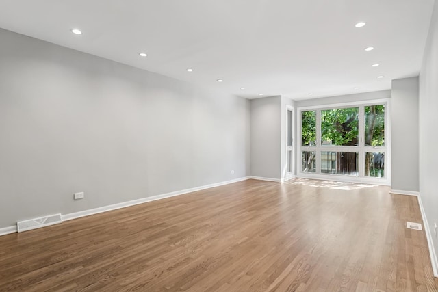 2717 S Michigan Ave, Chicago, IL 60616 - spare room featuring recessed lighting, baseboards, and light wood-style floors