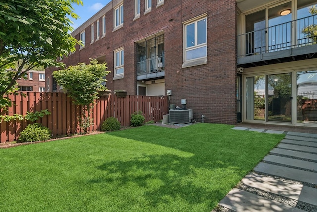 2717 S Michigan Ave, Chicago, IL 60616 - view of yard featuring central AC