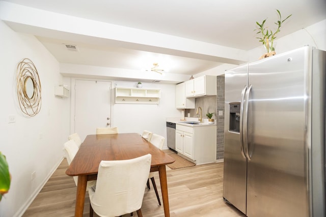 4336 N Kenmore Ave Unit G, Chicago, IL 60613 - dining area with light wood-type flooring and baseboards