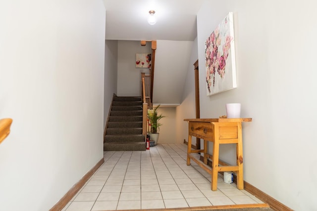4336 N Kenmore Ave Unit G, Chicago, IL 60613 - stairway with baseboards