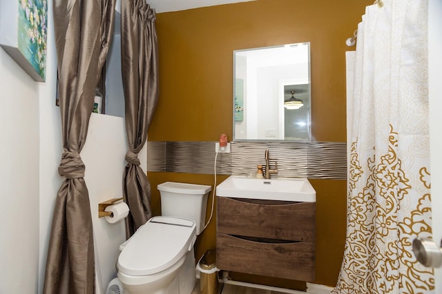 4336 N Kenmore Ave Unit G, Chicago, IL 60613 - bathroom featuring toilet and vanity