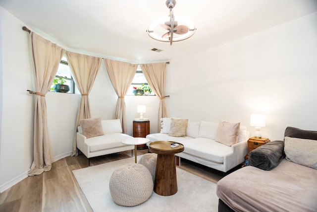 4336 N Kenmore Ave Unit G, Chicago, IL 60613 - living area featuring wood finished floors and baseboards