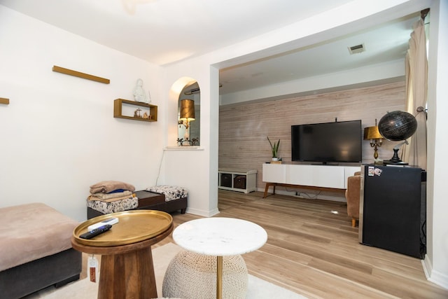 4336 N Kenmore Ave Unit G, Chicago, IL 60613 - living room featuring an accent wall, wood finished floors, and baseboards