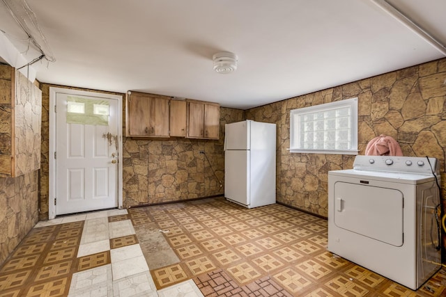 1808 Laurel Ave, Evanston, IL 60201 - laundry area featuring washer / clothes dryer