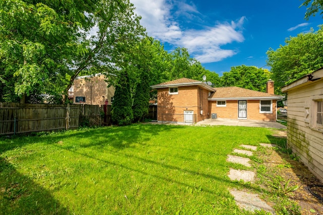 1808 Laurel Ave, Evanston, IL 60201 - view of yard featuring a patio area