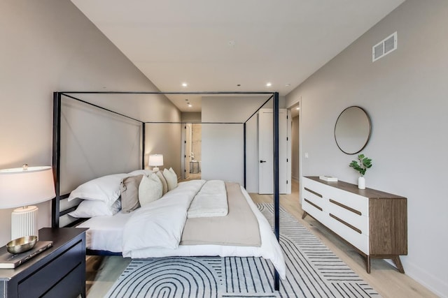 613 N Ogden Ave Unit 4W, Chicago, IL 60642 - bedroom featuring light wood-style floors and recessed lighting