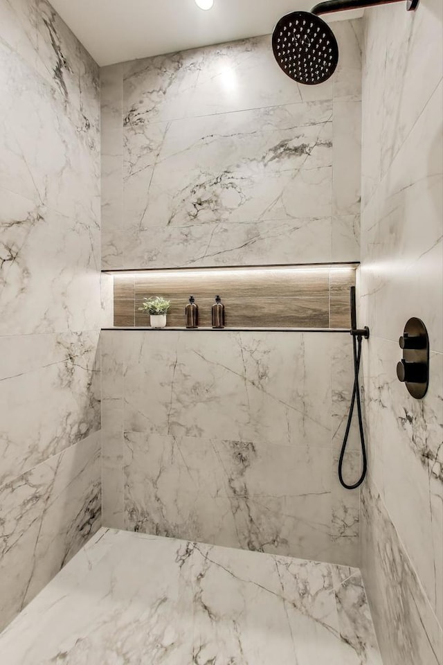 613 N Ogden Ave Unit 4W, Chicago, IL 60642 - full bath with a marble finish shower