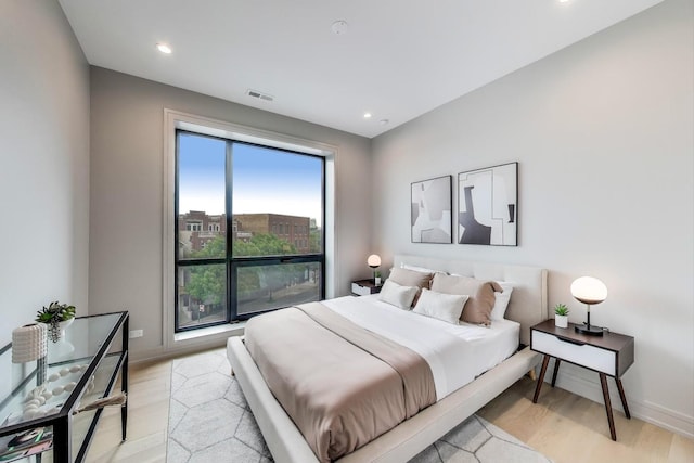 613 N Ogden Ave Unit 4W, Chicago, IL 60642 - bedroom featuring light wood-style floors and recessed lighting