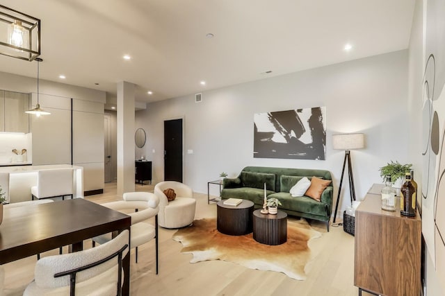 613 N Ogden Ave Unit 4W, Chicago, IL 60642 - living area featuring light wood-style flooring and recessed lighting