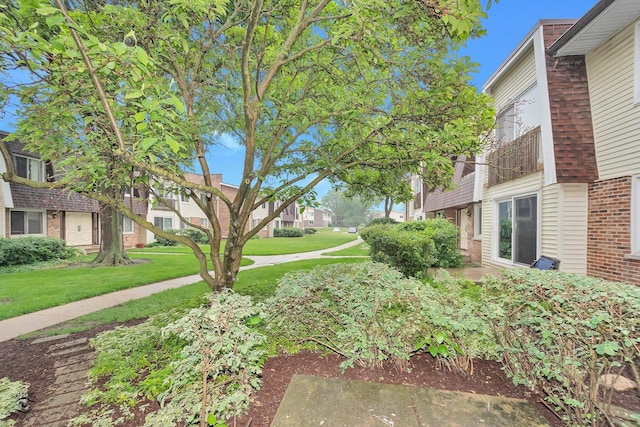 3030 Roberts Dr Unit 4, Woodridge, IL 60517 - surrounding community with a residential view and a yard