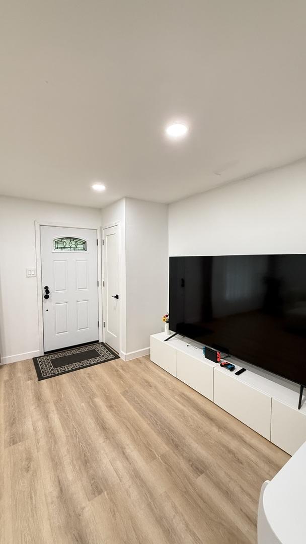 532 W 27th St, Chicago, IL 60616 - foyer entrance featuring baseboards, wood finished floors, and recessed lighting