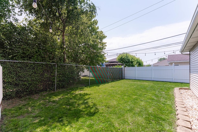7141 W 72nd St, Chicago, IL 60638 - view of fenced backyard