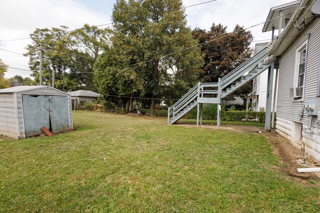 341 S 5th Ave, Kankakee, IL 60901 - view of green lawn with stairway