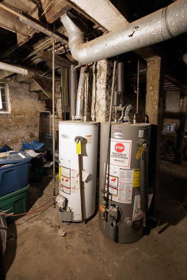 341 S 5th Ave, Kankakee, IL 60901 - utility room with gas water heater