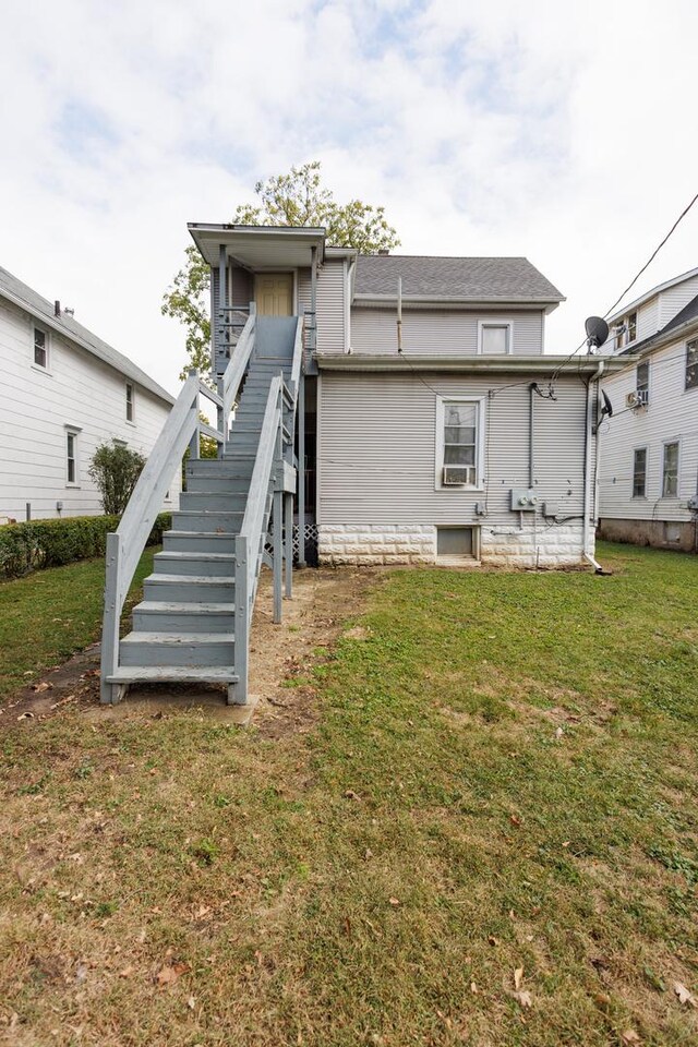 341 S 5th Ave, Kankakee, IL 60901 - back of house with stairway and a yard