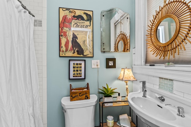 1414 Lincoln St, Evanston, IL 60201 - full bathroom with toilet and curtained shower
