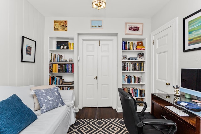 1414 Lincoln St, Evanston, IL 60201 - office area with dark wood-style flooring and built in features