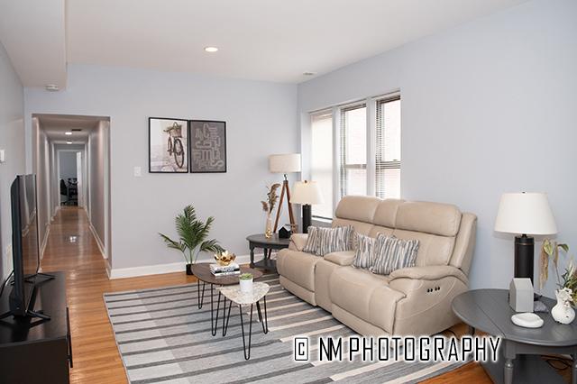 1942 E 74th St Unit 3B, Chicago, IL 60649 - living area featuring wood finished floors, baseboards, and recessed lighting