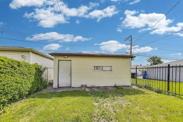 839 N Kildare Ave, Chicago, IL 60651 - rear view of house featuring an outdoor structure