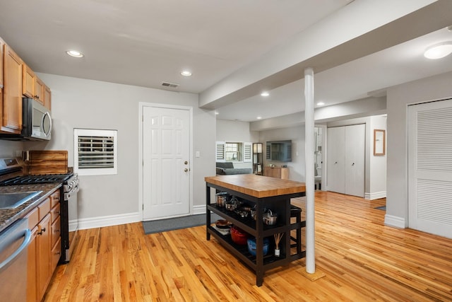 2546 W George St Unit G, Chicago, IL 60618 - kitchen with appliances with stainless steel finishes, light wood-type flooring, baseboards, and recessed lighting