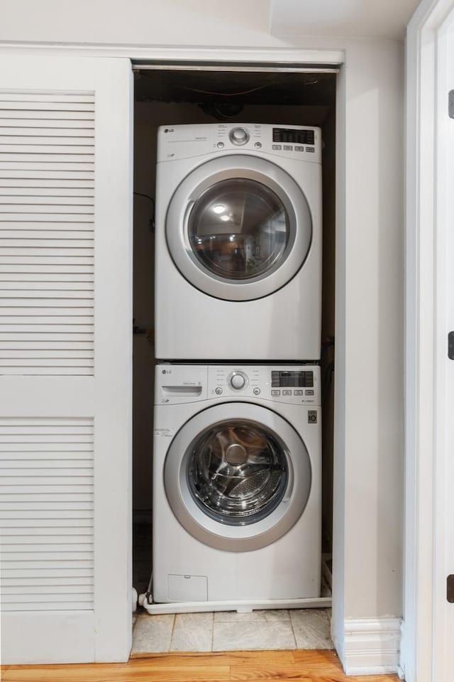 2546 W George St Unit G, Chicago, IL 60618 - laundry room with stacked washing machine and dryer