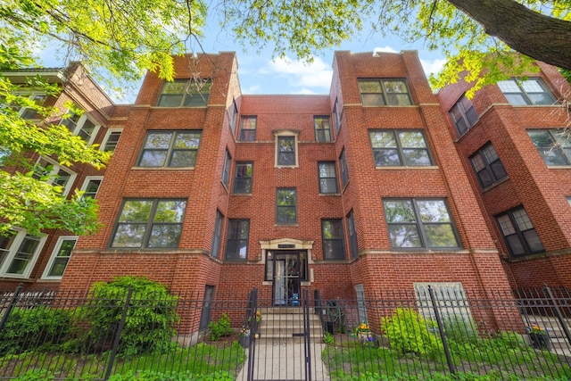 4705 N Campbell Ave Unit 3, Chicago, IL 60625 - view of apartment building / complex featuring a fenced front yard