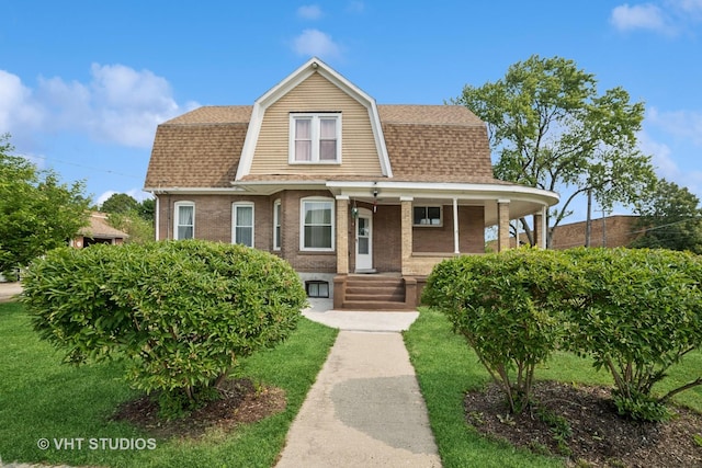 558 N Crystal St, Elgin, IL 60123 - dutch colonial with roof with shingles, a gambrel roof, and a front lawn