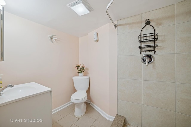 558 N Crystal St, Elgin, IL 60123 - bathroom with tiled shower, vanity, and tile patterned floors