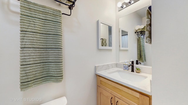 3649 W Cornelia Ave Unit C, Chicago, IL 60618 - bathroom featuring vanity and toilet