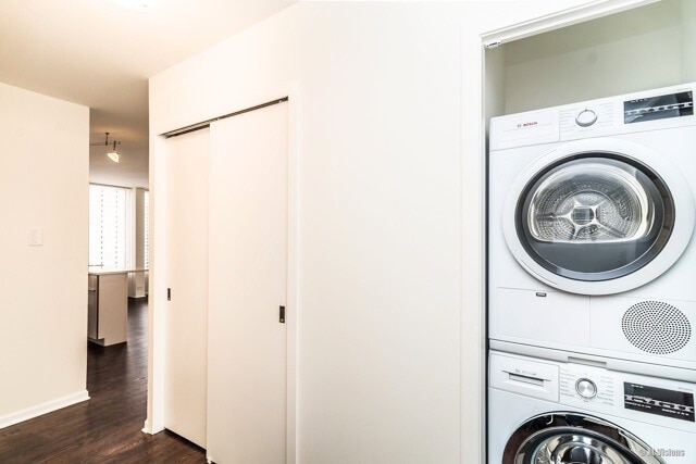 100 E Walton St Unit 22H, Chicago, IL 60611 - laundry area with stacked washer / dryer, dark wood finished floors, and baseboards