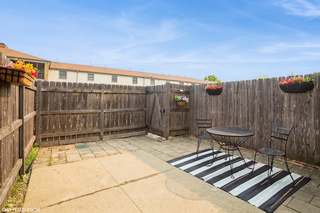 1812 Bristol Walk Unit 1812, Hoffman Estates, IL 60169 - fenced backyard featuring a patio
