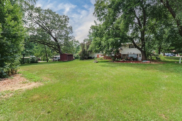 8524 Carriage Hills Rd, Bloomington, IL 61705 - view of grassy yard