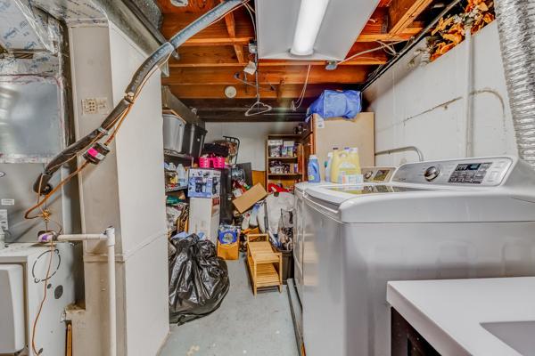 426 Greentree Ln, Bolingbrook, IL 60440 - unfinished below grade area featuring washer / clothes dryer
