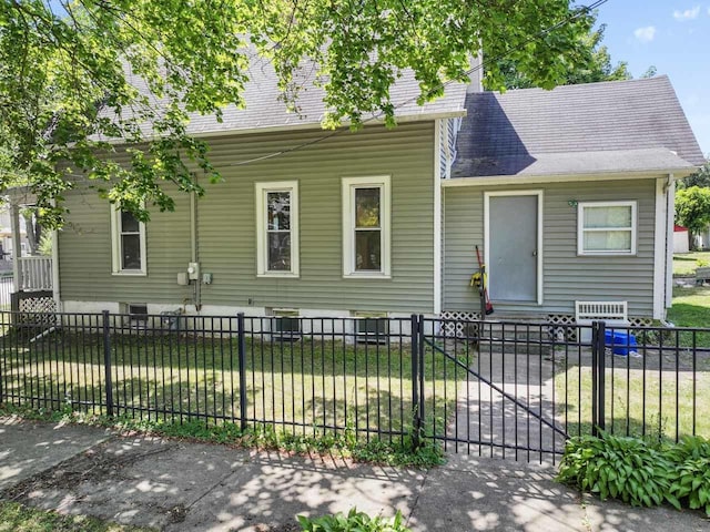 952 Larkin Ave, Elgin, IL 60123 - view of front of house with a fenced front yard and a shingled roof