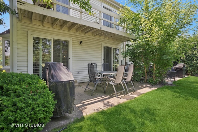 30 W Wimbolton Dr Unit 30, Mount Prospect, IL 60056 - view of patio featuring a grill and outdoor dining area