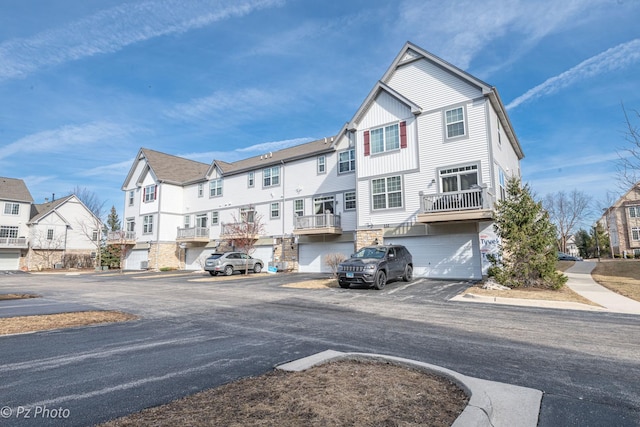 336 Sype Dr, Carol Stream, IL 60188 - view of asphalt road featuring a residential view